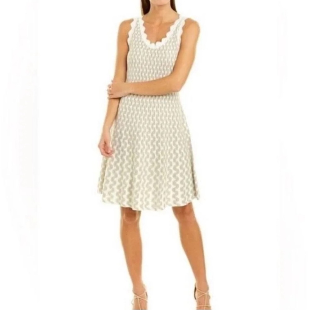NIC+ZOE Spring Fling Ruffled Twirl knit Dress Silver and White. Fit and flare.
